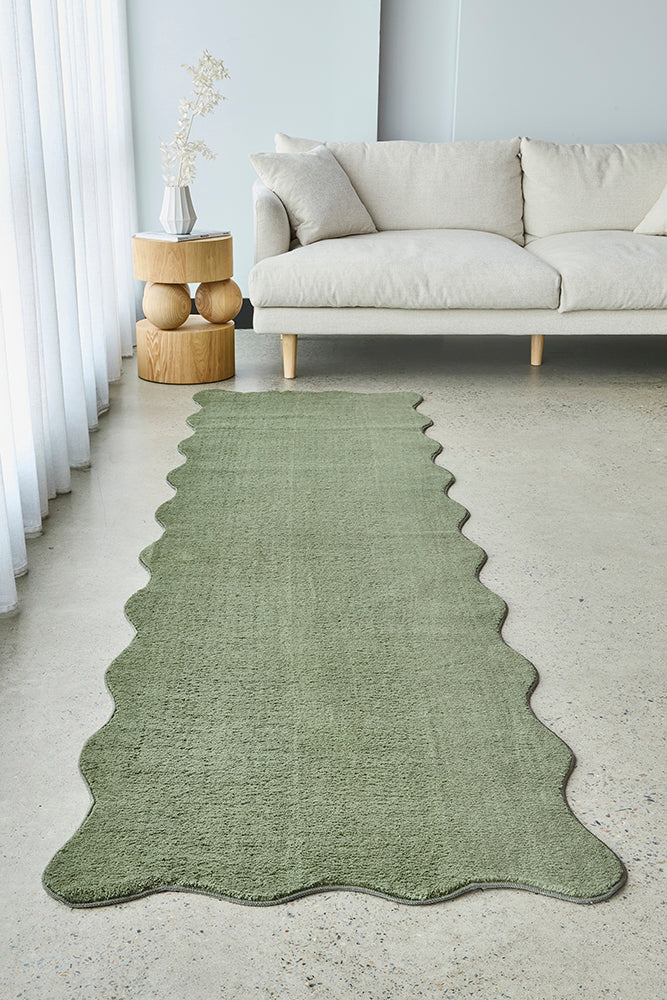Green runner carved edges