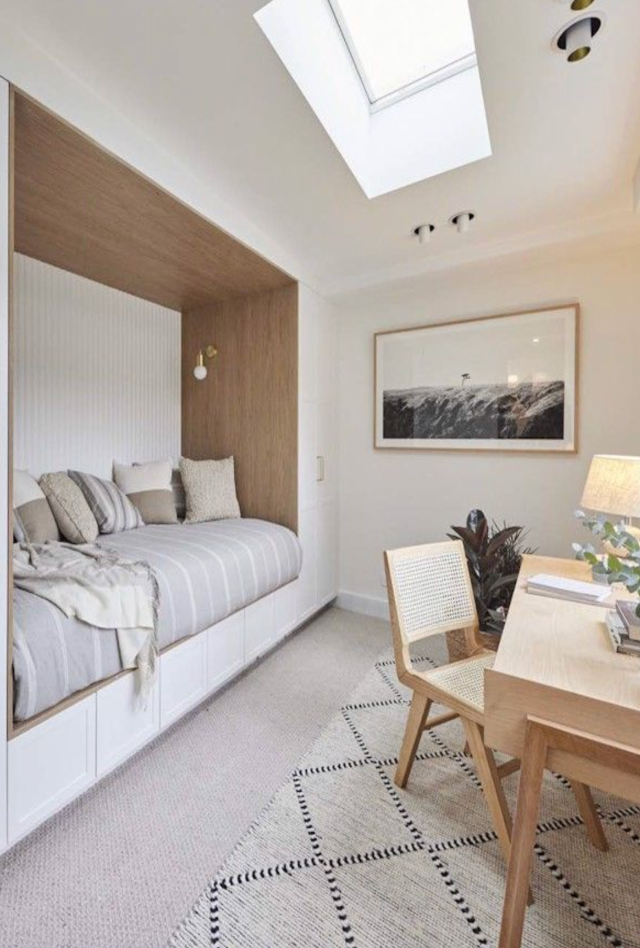 Jasmin Rug | Ivory Black | Ronnie & Georgia - Study 2021