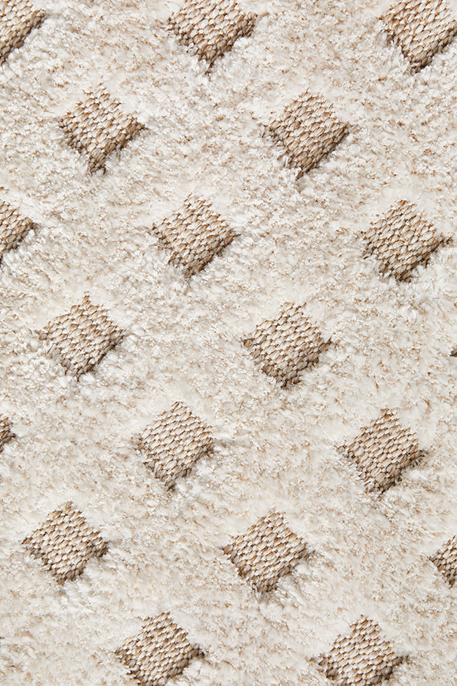 closeup of the textured design of this neutral polypropylene rug