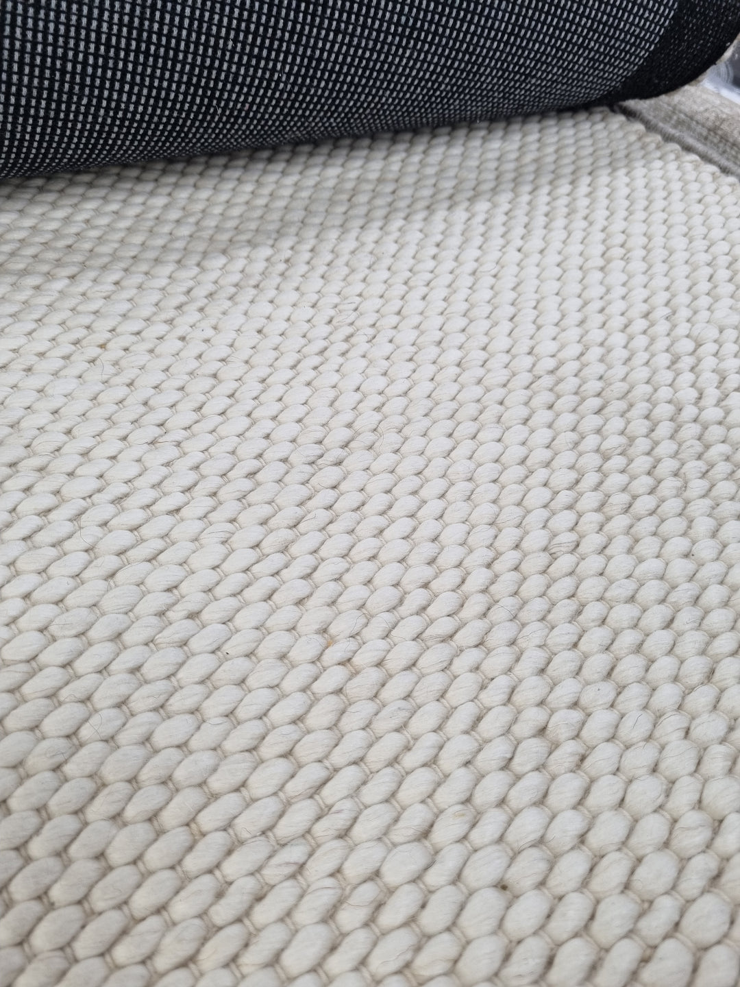 Dropletts Handmade Wool Rug | Super White