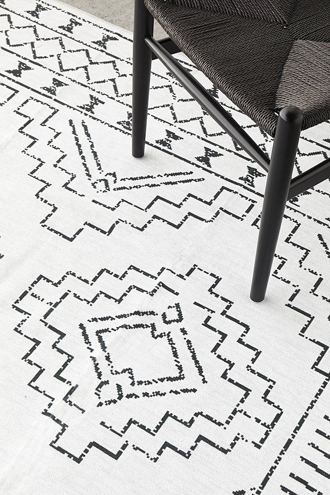 Kindred Leeroy White Rug | Machine Washable