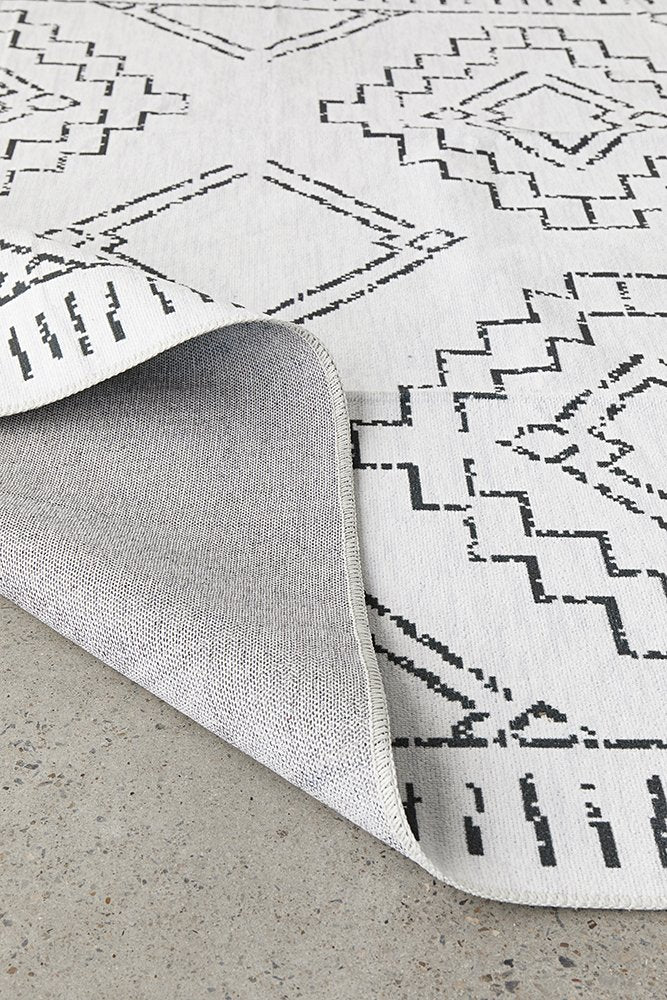 Kindred Leeroy White Rug | Machine Washable