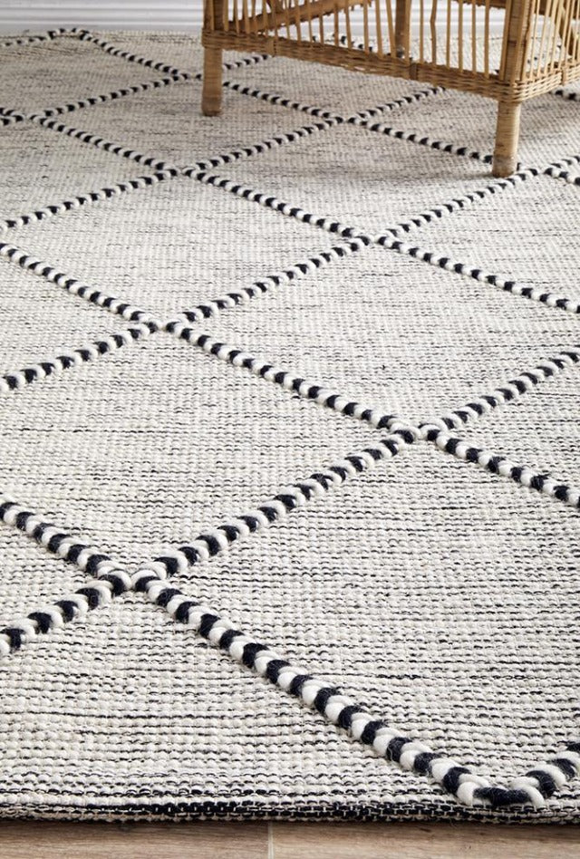 Jasmin Rug | Ivory Black | Ronnie & Georgia - Study 2021