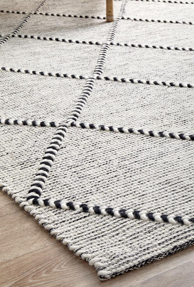 Jasmin Rug | Ivory Black | Ronnie & Georgia - Study 2021