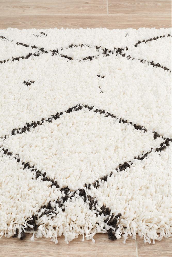 Saffron 44 White Runner Rug